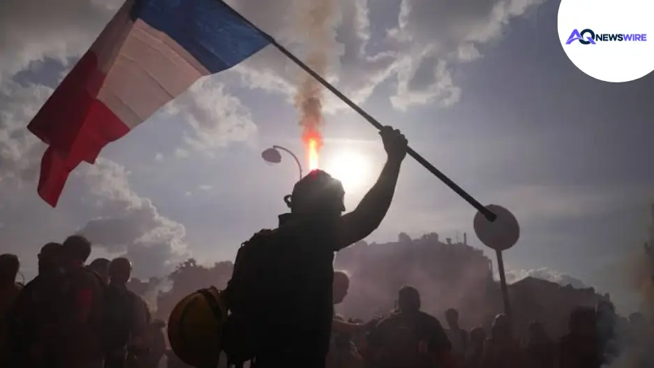 Markets Stumble as French Social Unrest and Fiscal Dread Trigger Bond and Equity Sell-Off